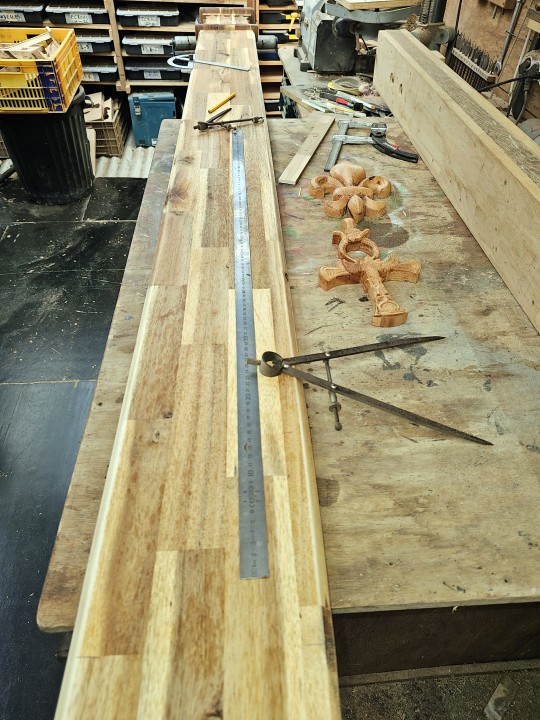 Colonne sculptée en cours de fabrication