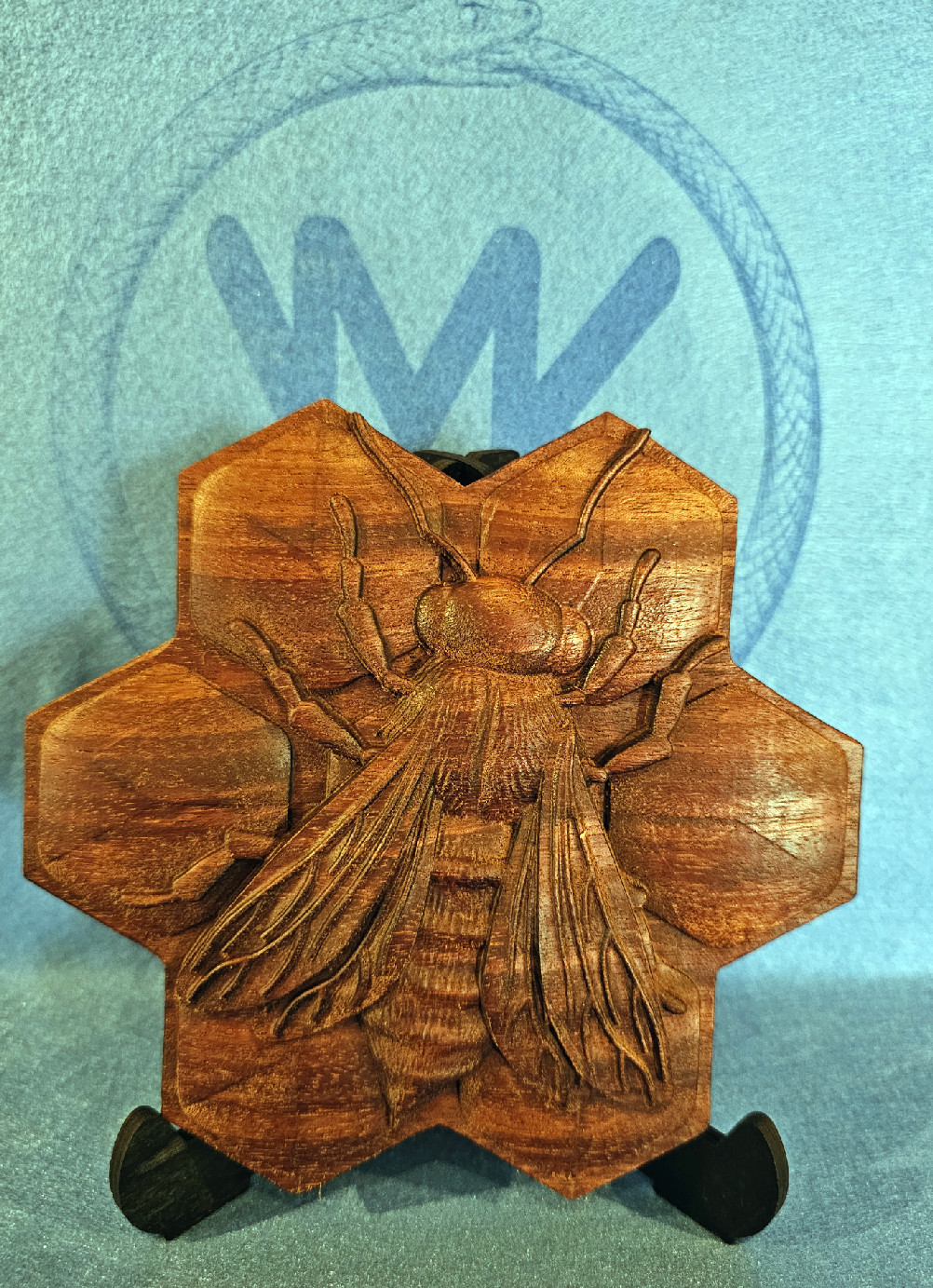 Abeille sculptée