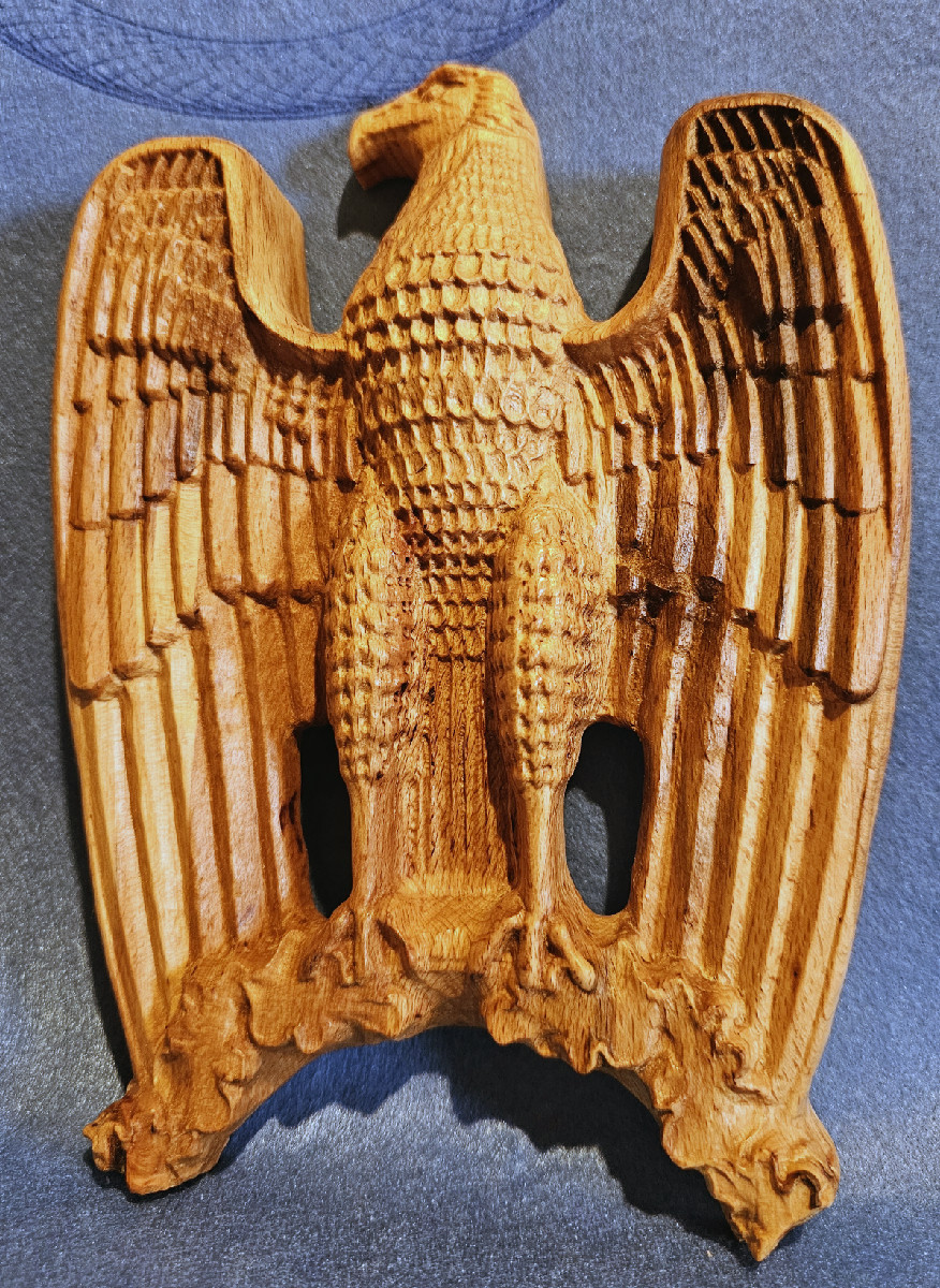 Aigle sculpté