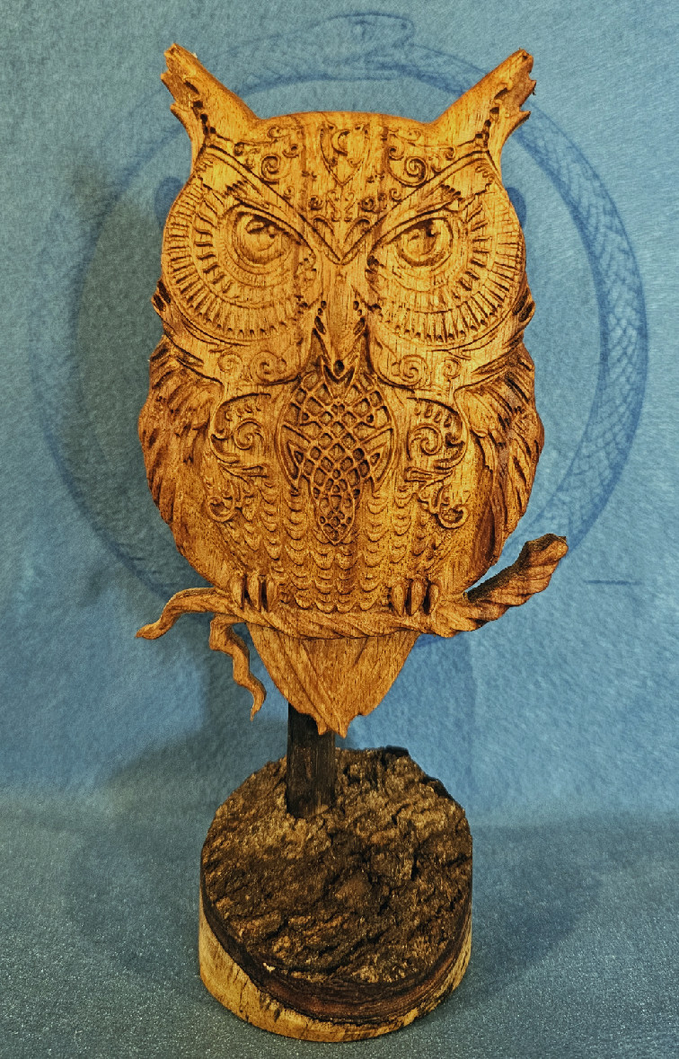 Hibou sculpté